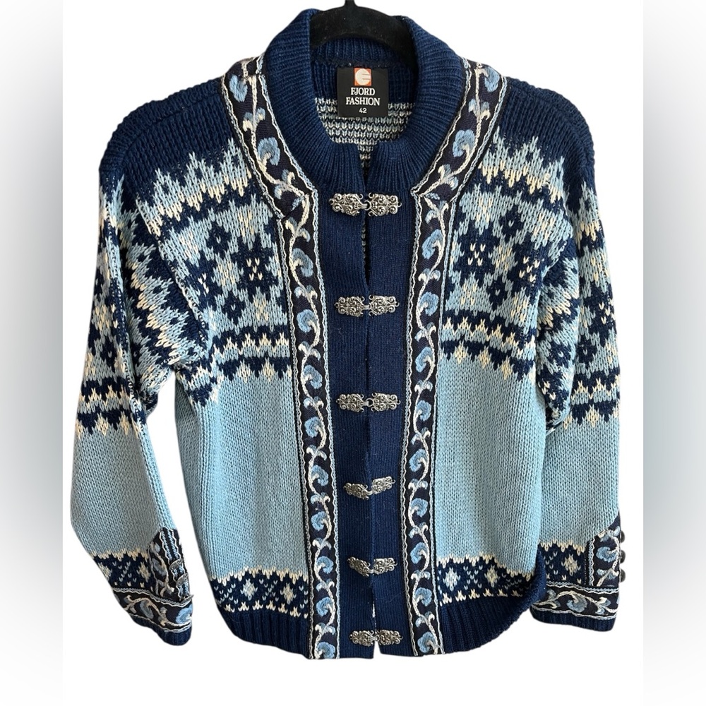 FJORD Fashion Heavy Nordic Blue Cardigan Pewter Clasps Size EU 42 Pure New Wool